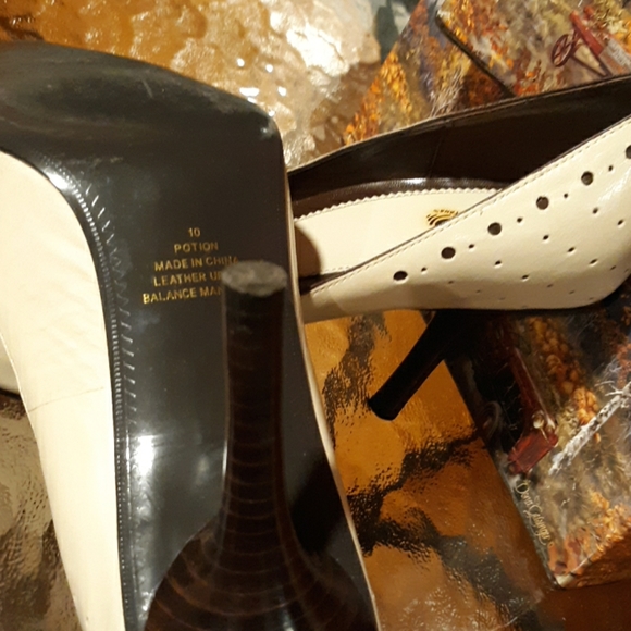 Shoes - Picture 7 of 8